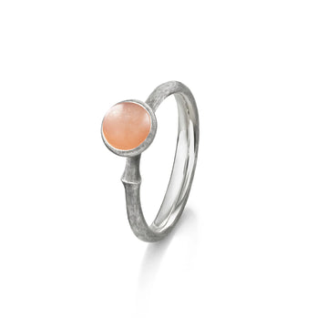 Lotus ring i Sterling sølv med blush månesten