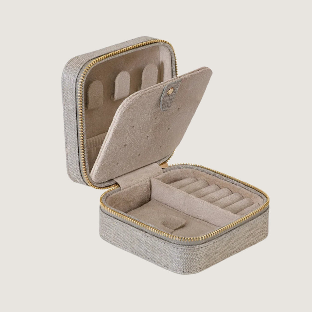 Smykkeskrin med lynlås. 100% råsilke beige.