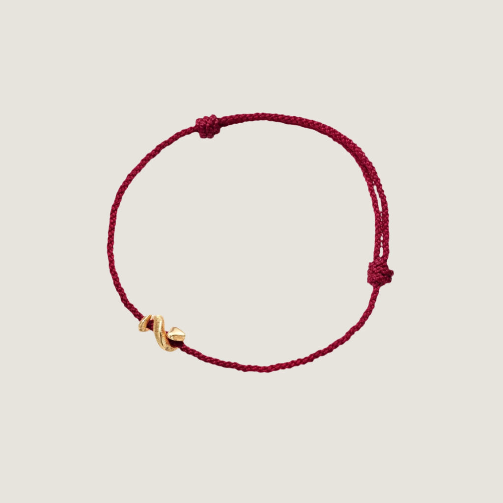 Snakes charm mini 18 karat rødguld med rød twisted snor